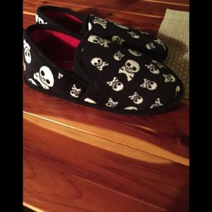 Boys skull slippers